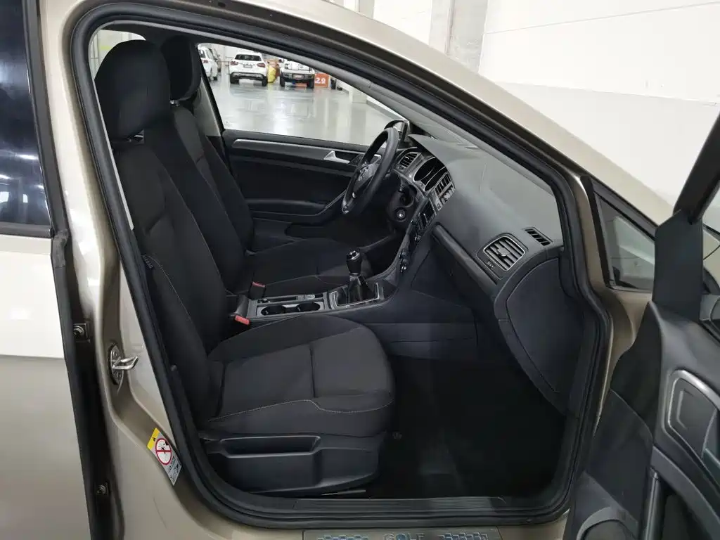 Volkswagen Golf — миниатюра 23