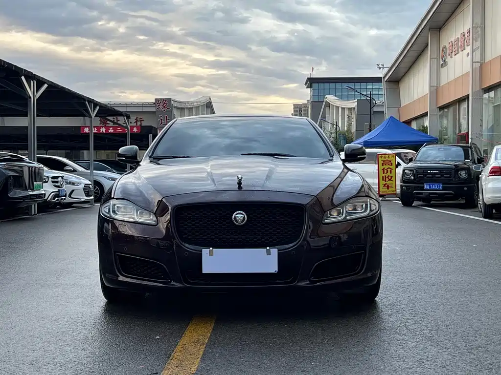 Jaguar XJ — миниатюра 2