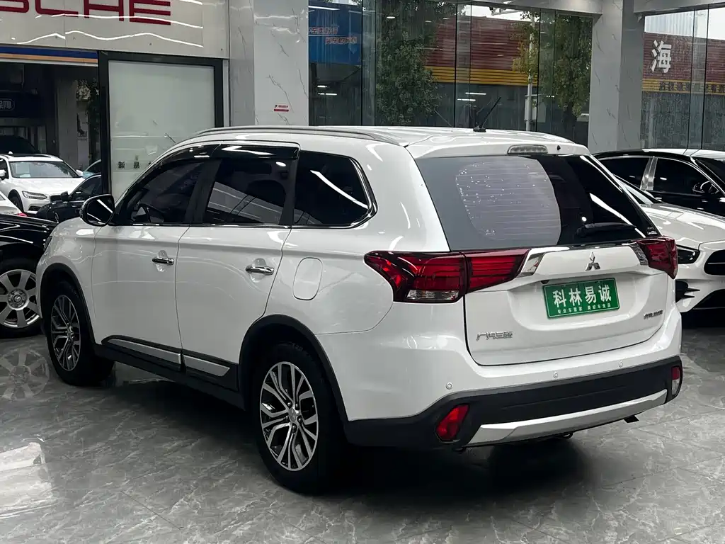 Mitsubishi Outlander — миниатюра 6