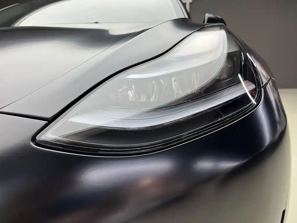Tesla Model 3 — миниатюра 6