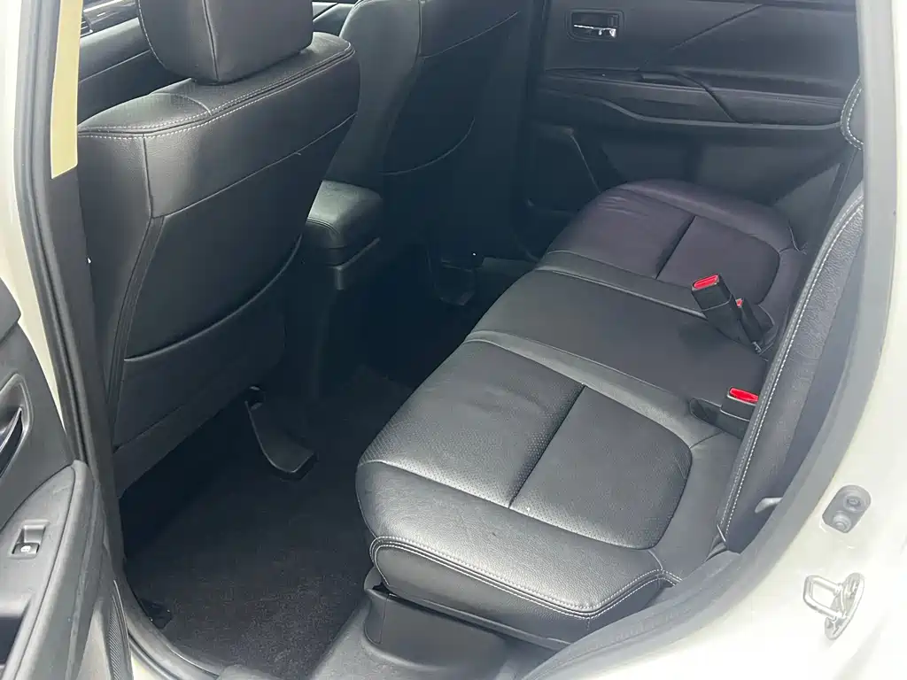 Mitsubishi Outlander — миниатюра 20