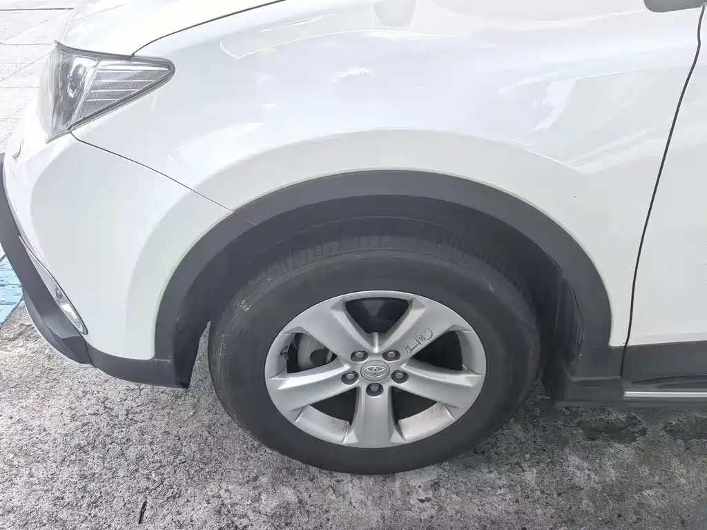 Toyota RAV4 — миниатюра 3