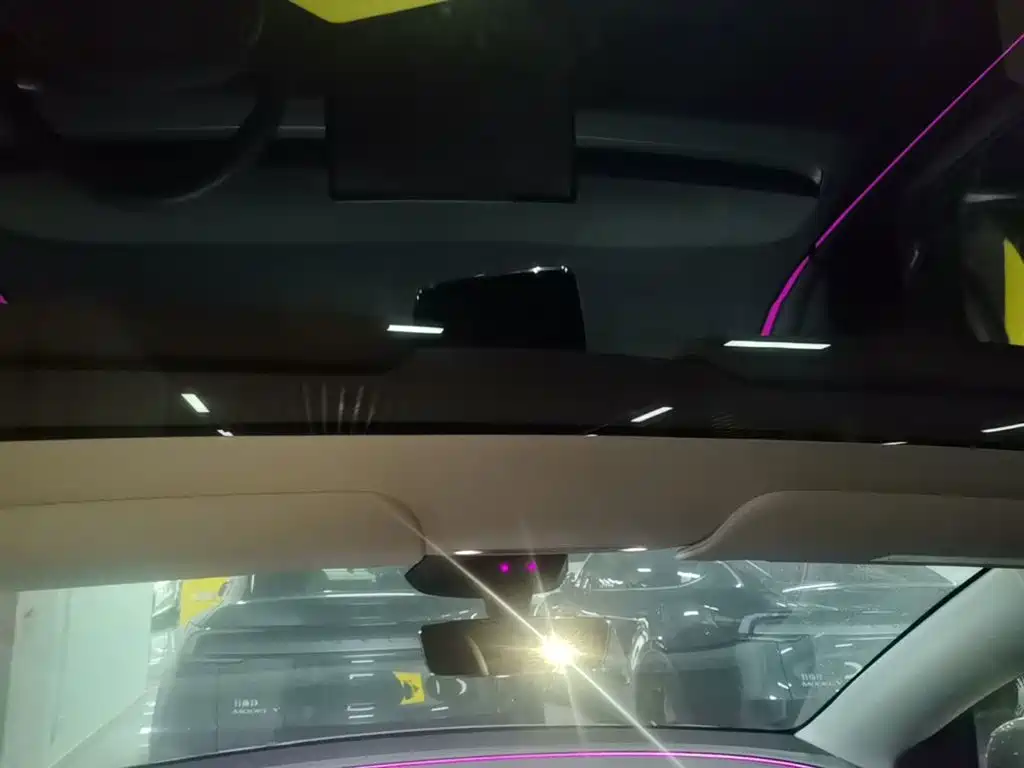 Tesla Model Y — миниатюра 18