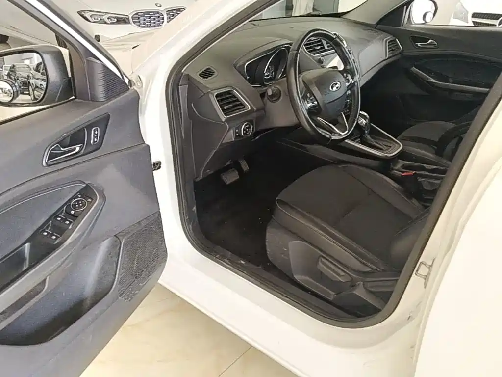 Ford Escort — миниатюра 16