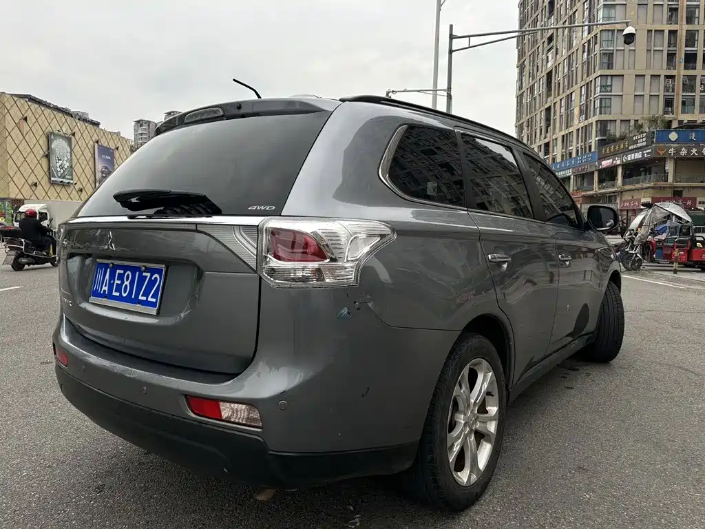 Mitsubishi Outlander (Import) — миниатюра 9