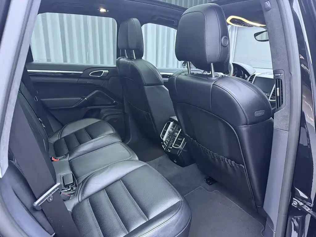 Porsche Cayenne — миниатюра 8