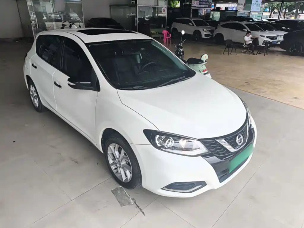 Nissan Tiida — миниатюра 4