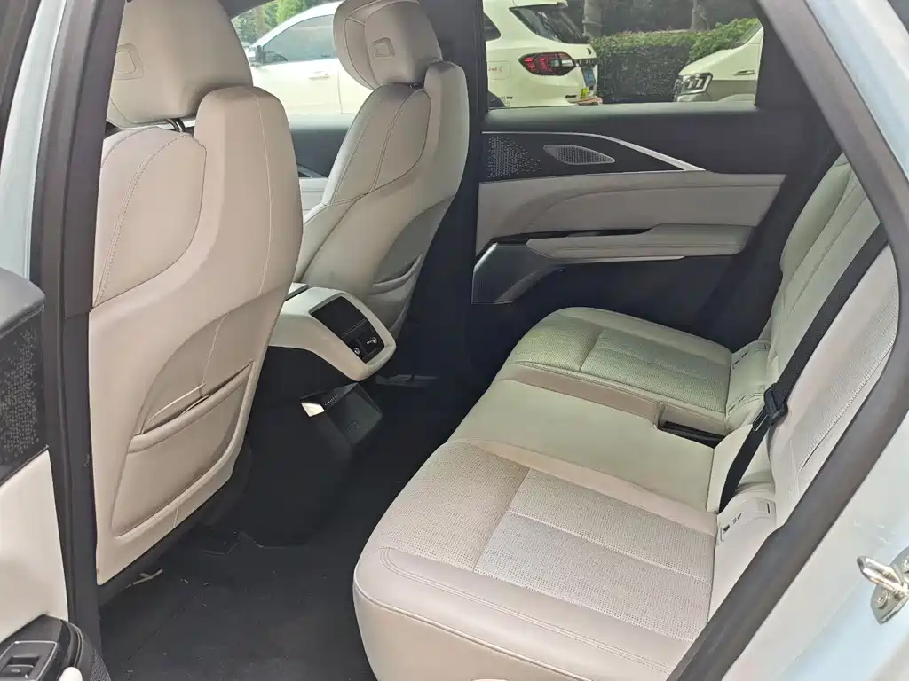 Cadillac Lyriq — миниатюра 5