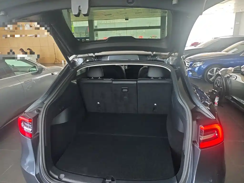 Tesla Model Y — миниатюра 19