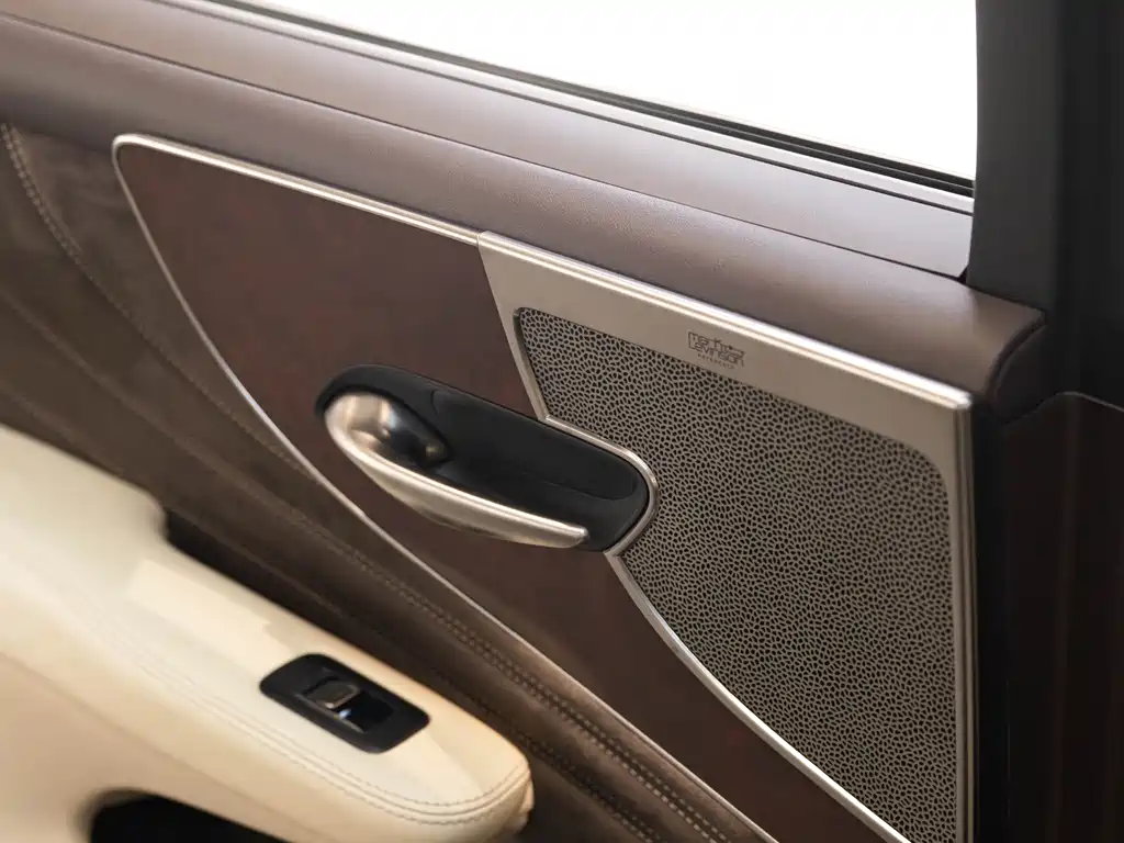 Lexus LS — миниатюра 18