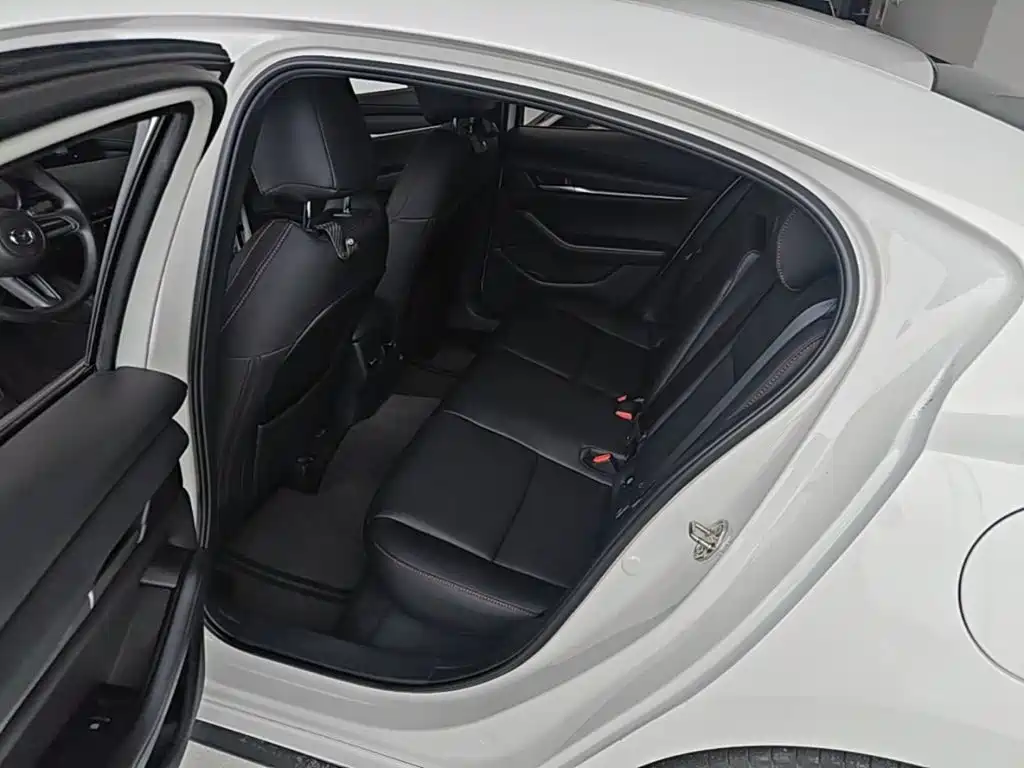 Mazda 3 Axela — миниатюра 17