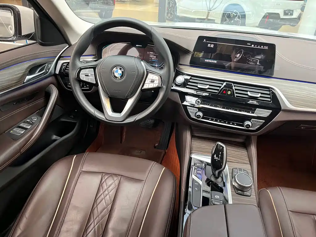 BMW 5 Series New Energy — миниатюра 17