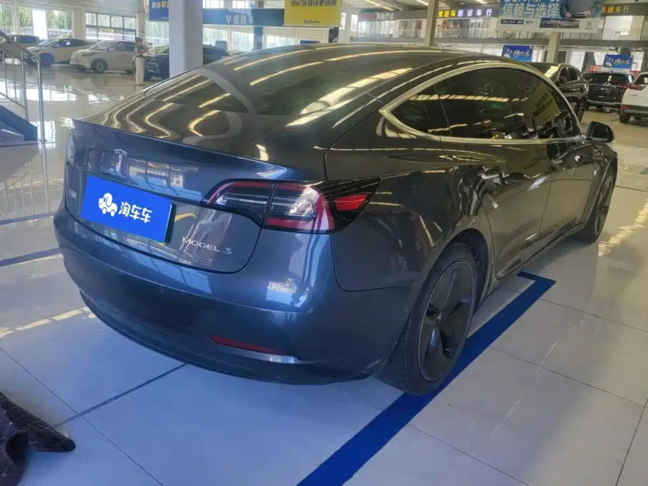 Tesla Model 3 — миниатюра 3