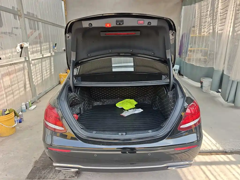 Mercedes-Benz E-Class — миниатюра 9