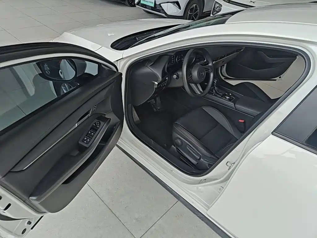Mazda 3 Axela — миниатюра 16