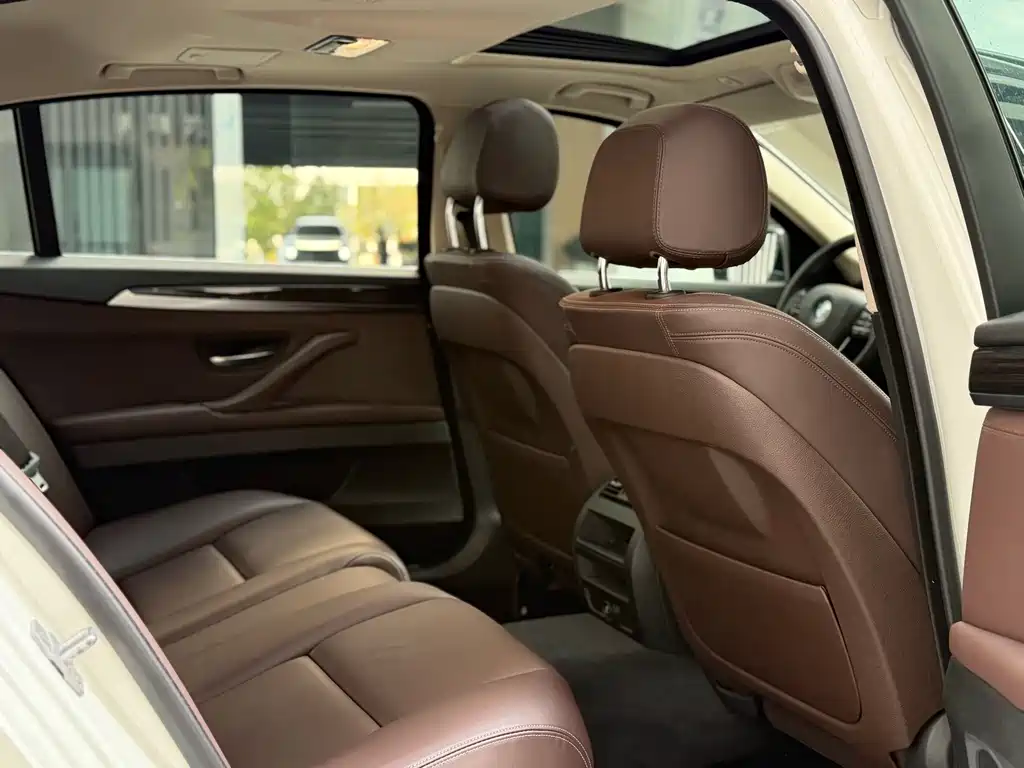 BMW 5 Series — миниатюра 6