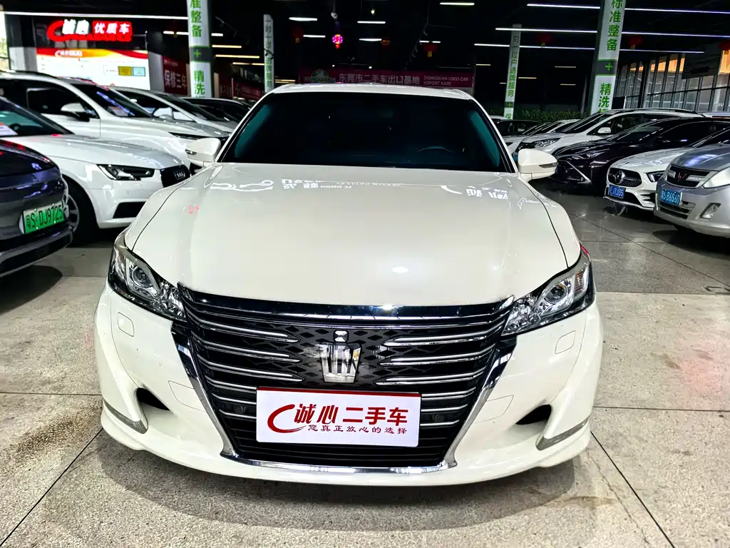 Toyota Crown 2015 2.0T Fashion