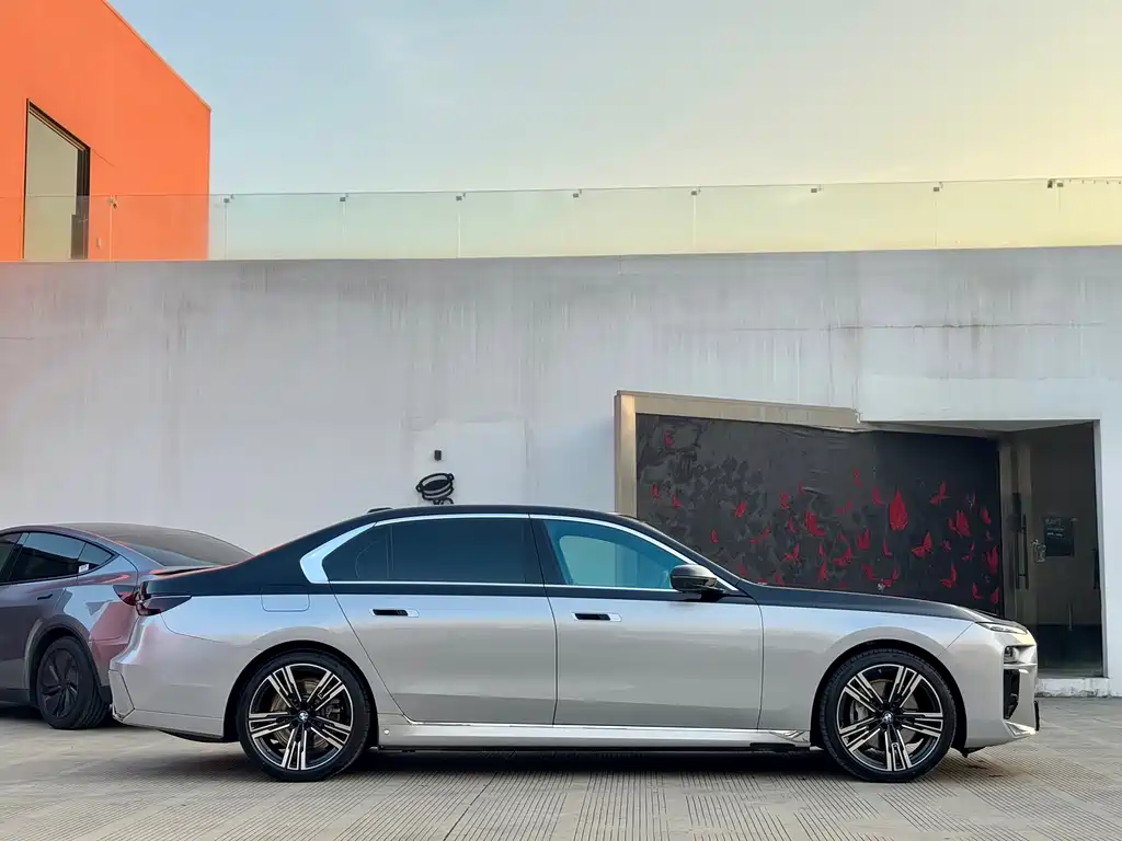 BMW i7 — миниатюра 9