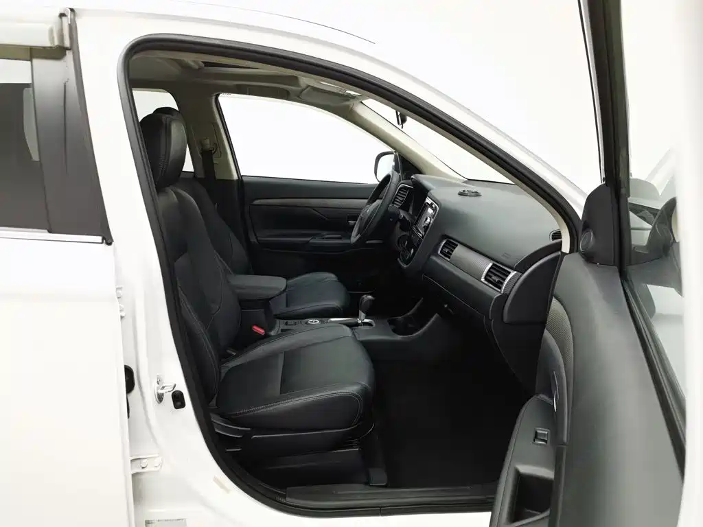 Mitsubishi Outlander (Import) — миниатюра 23