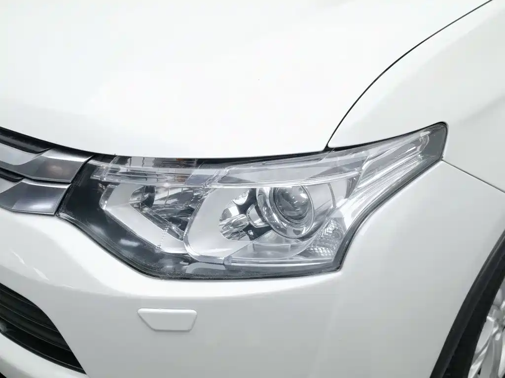 Mitsubishi Outlander (Import) — миниатюра 7