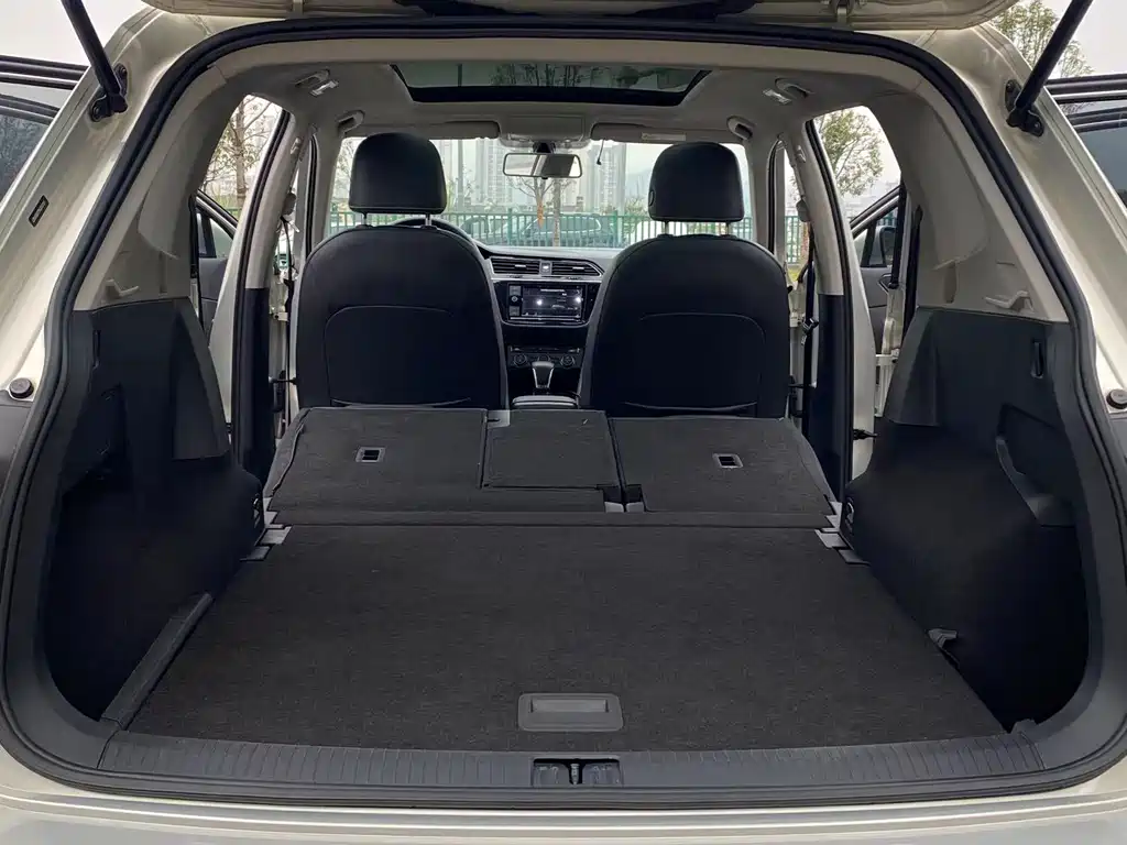 Volkswagen Tiguan L L 2019 330TSI AT Comfort VI