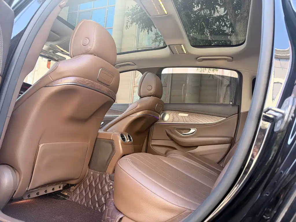 Mercedes-Benz E-Class — миниатюра 5