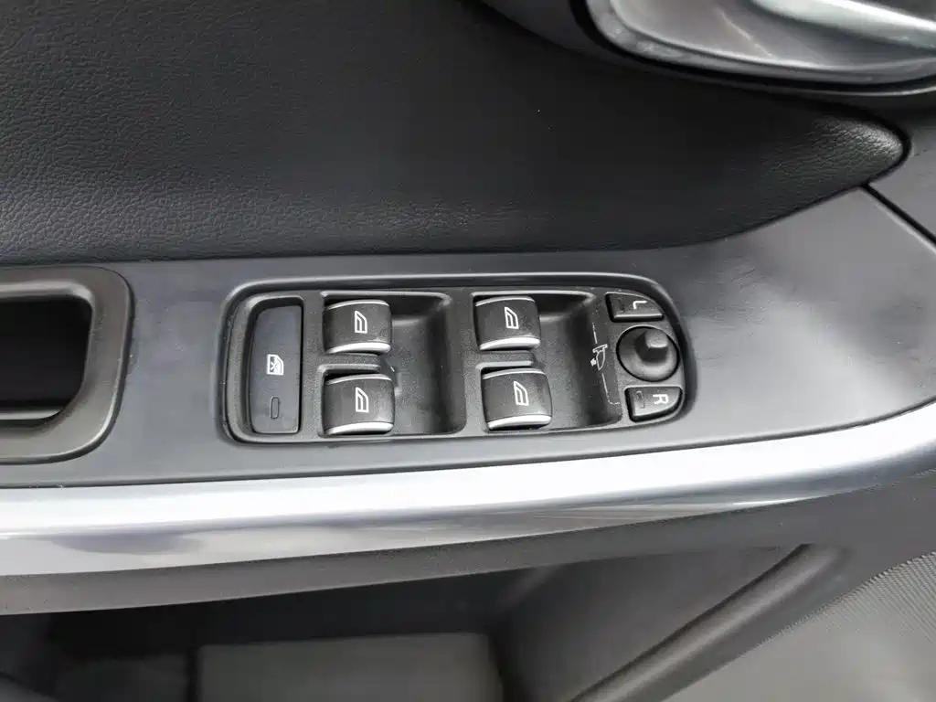 Volvo XC60 — миниатюра 9