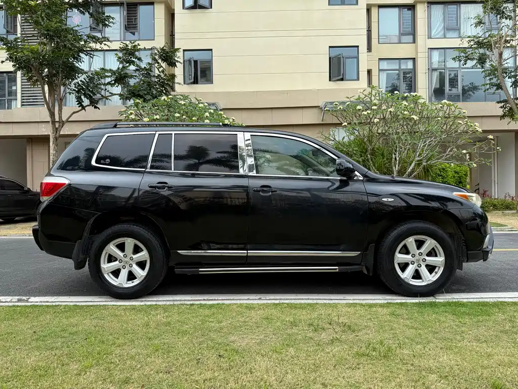 Toyota Highlander 2012 2.7L 5 мест Elite