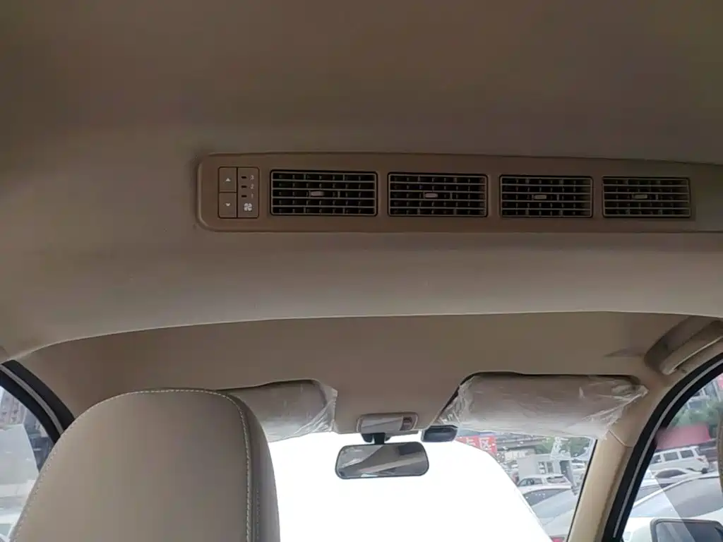 Wuling Hongguang — миниатюра 18