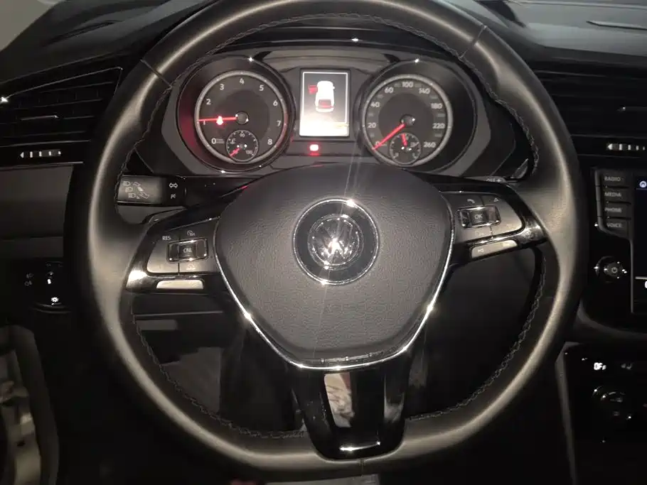 Volkswagen Tiguan L — миниатюра 15