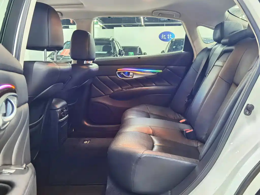 Infiniti M — миниатюра 8