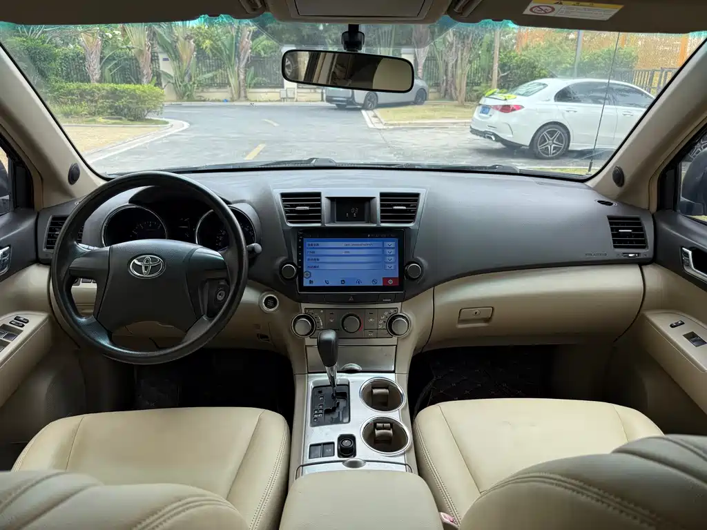 Toyota Highlander 2012 2.7L 5 мест Elite