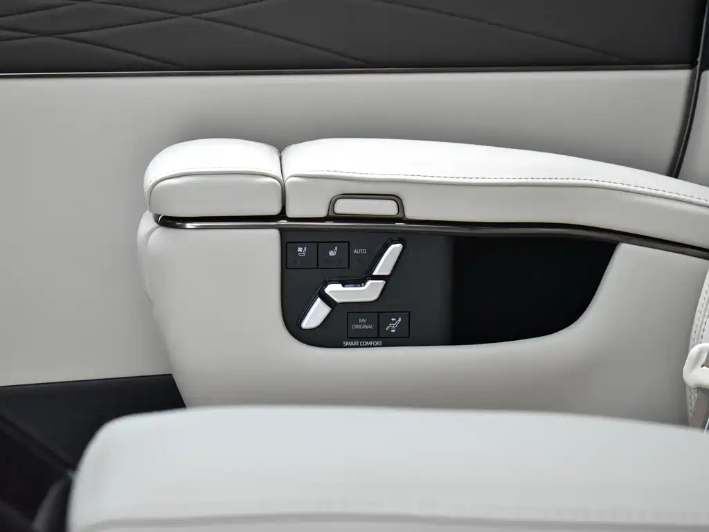 Toyota Alphard — миниатюра 22