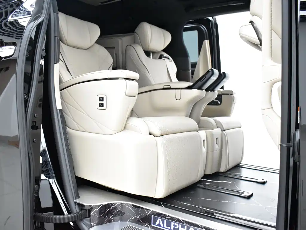 Toyota Alphard — миниатюра 19