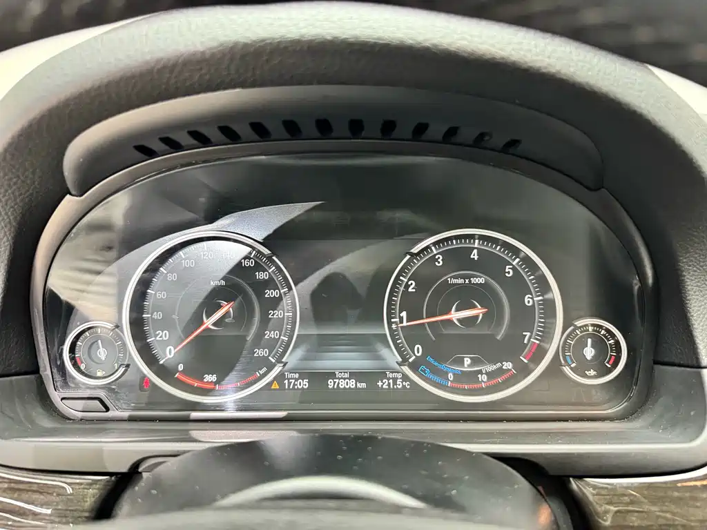 BMW 5 Series — миниатюра 13