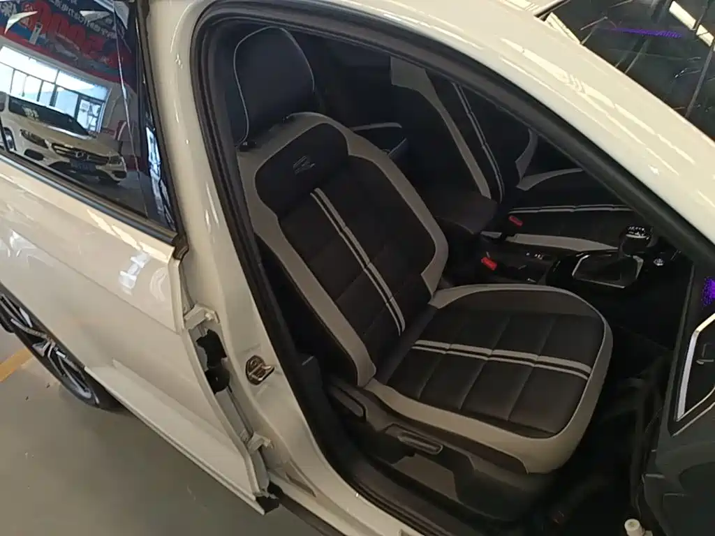 Volkswagen T-Roc — миниатюра 20