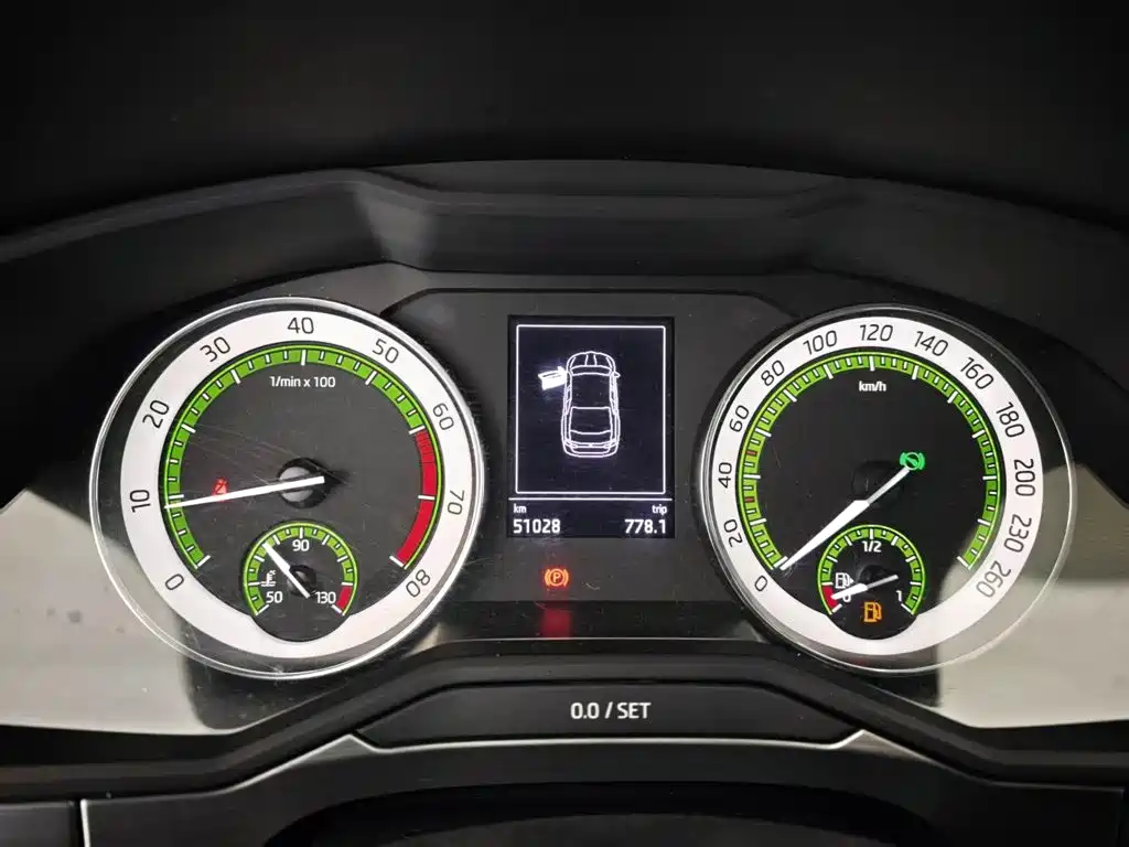 Skoda Superb — миниатюра 12