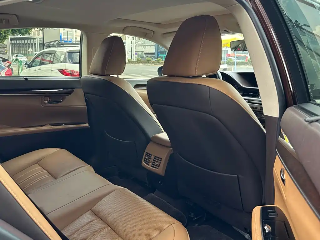 Lexus ES — миниатюра 5