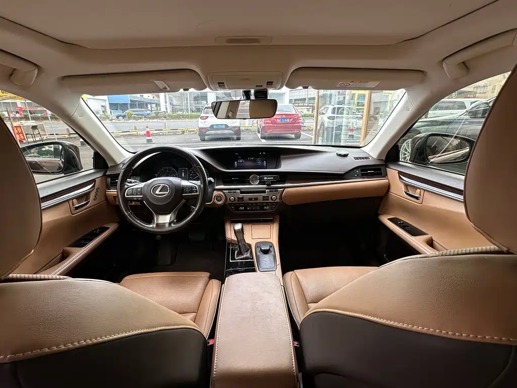 Lexus ES — миниатюра 17
