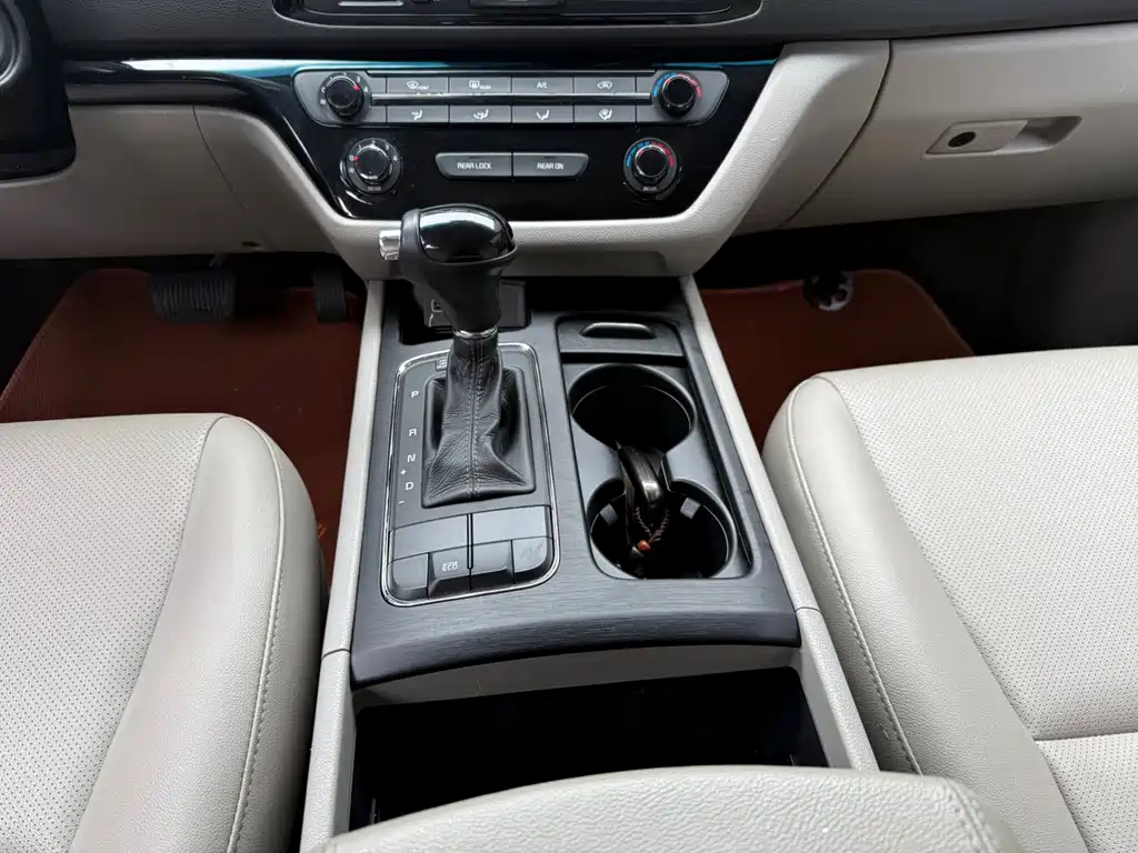 Kia Carnival — миниатюра 8