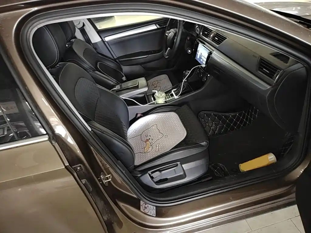 Skoda Superb — миниатюра 25