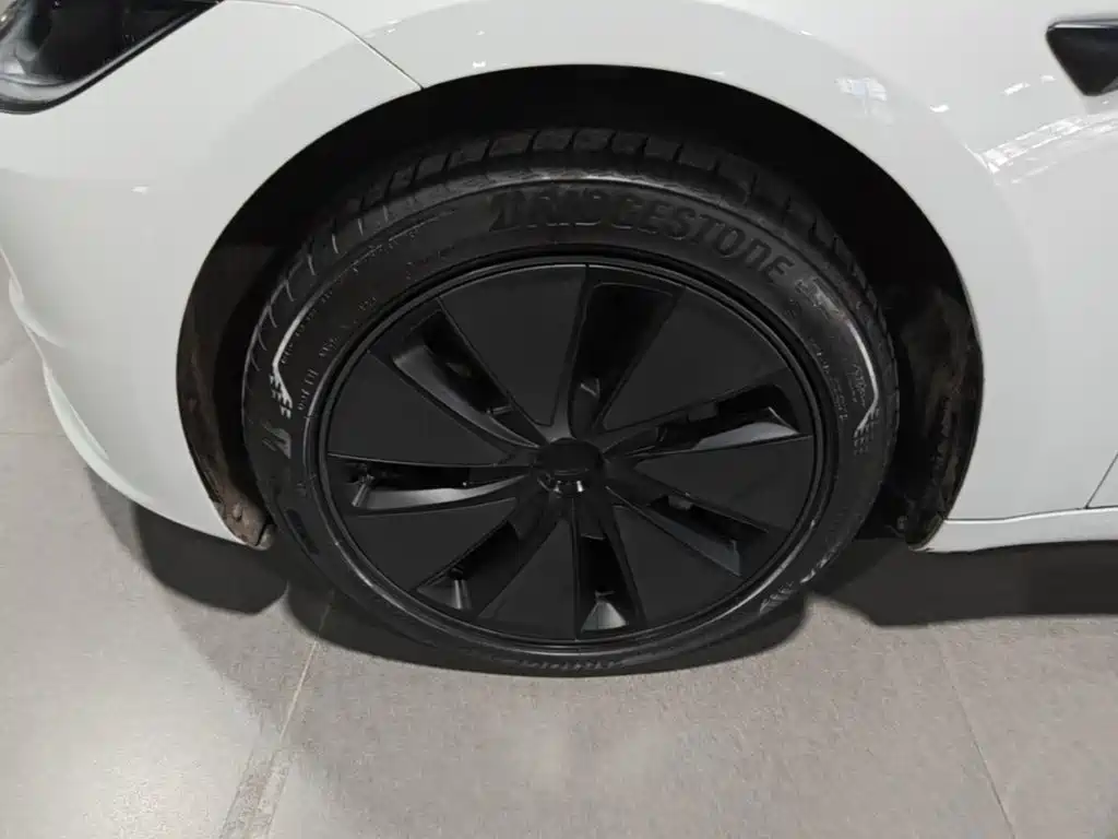 Tesla Model 3 — миниатюра 23