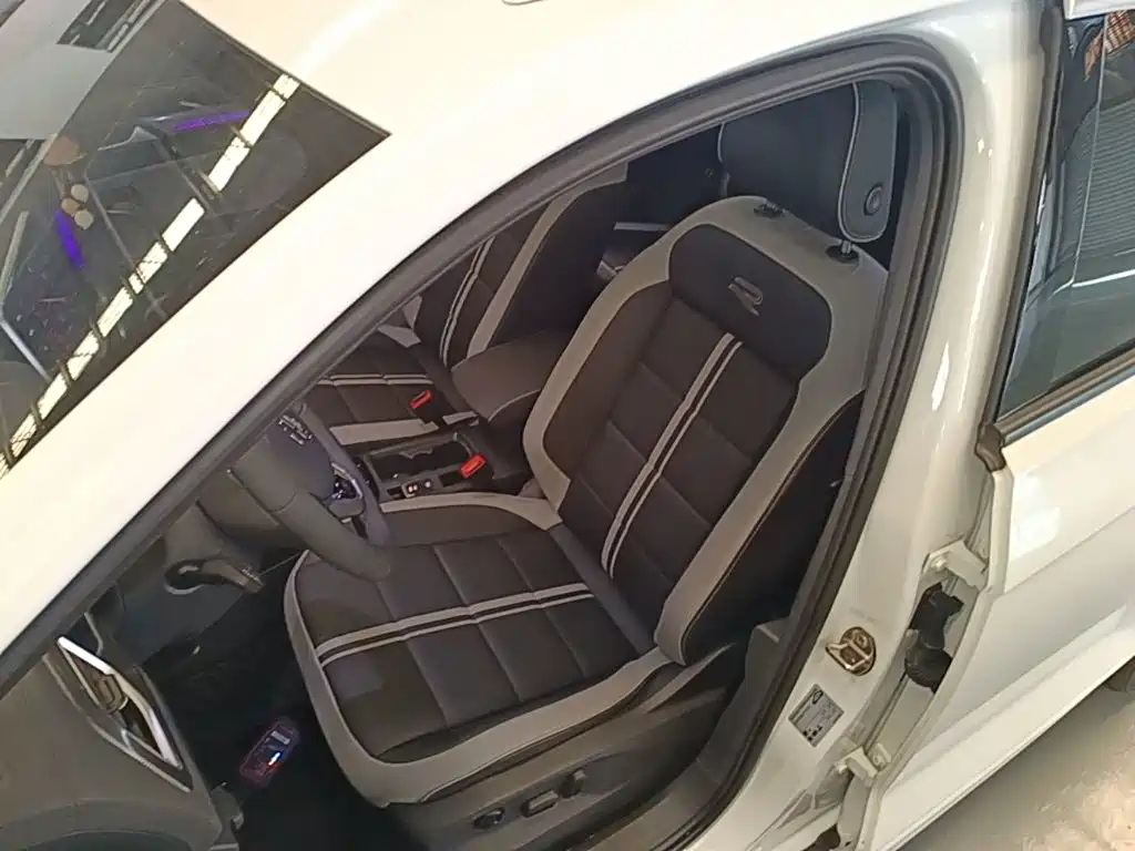 Volkswagen T-Roc — миниатюра 11