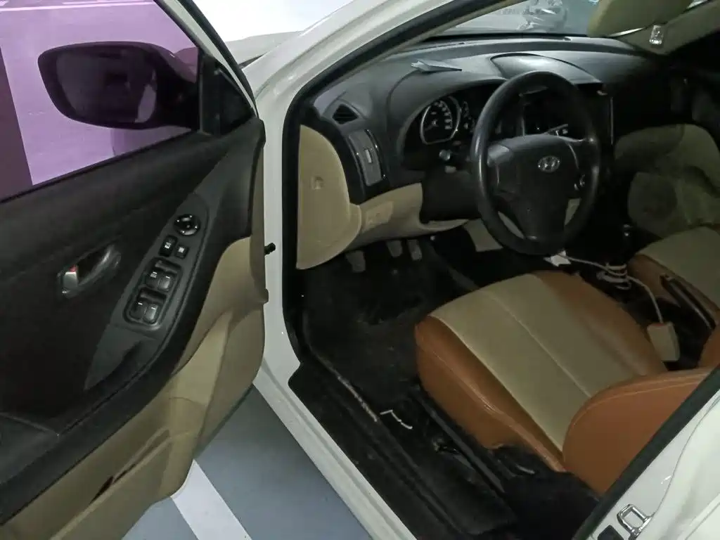 Hyundai Elantra — миниатюра 17