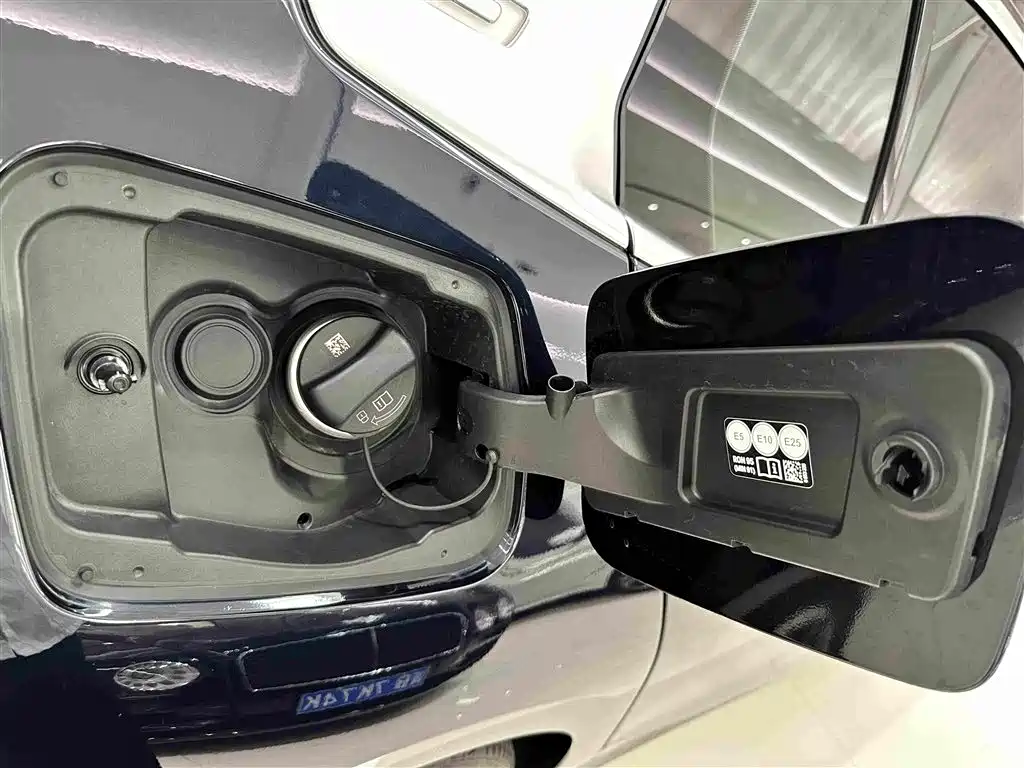 BMW 5 Series — миниатюра 29