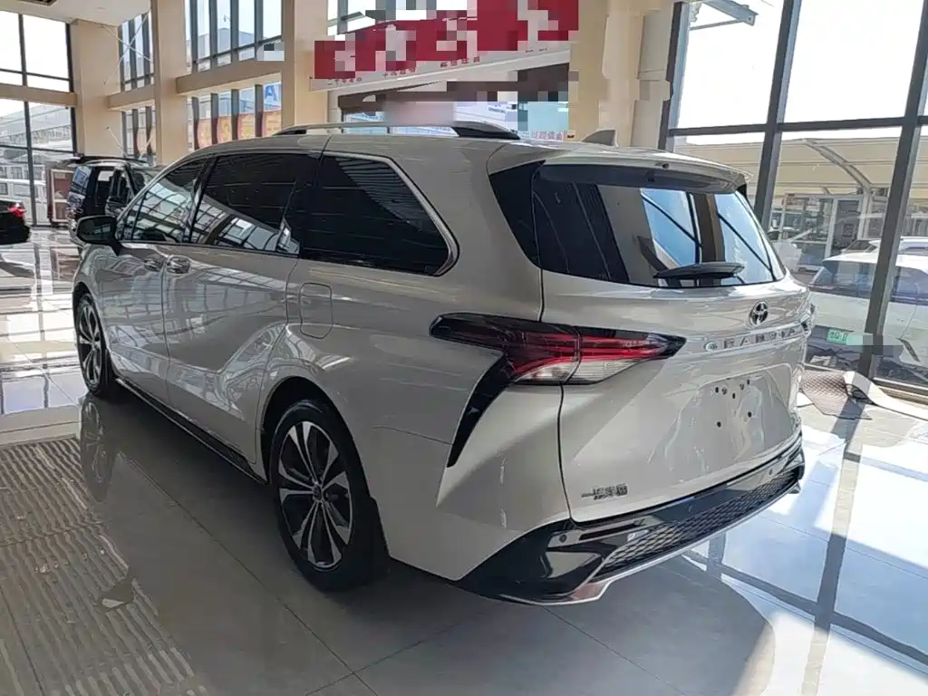 Toyota Granvia — миниатюра 5