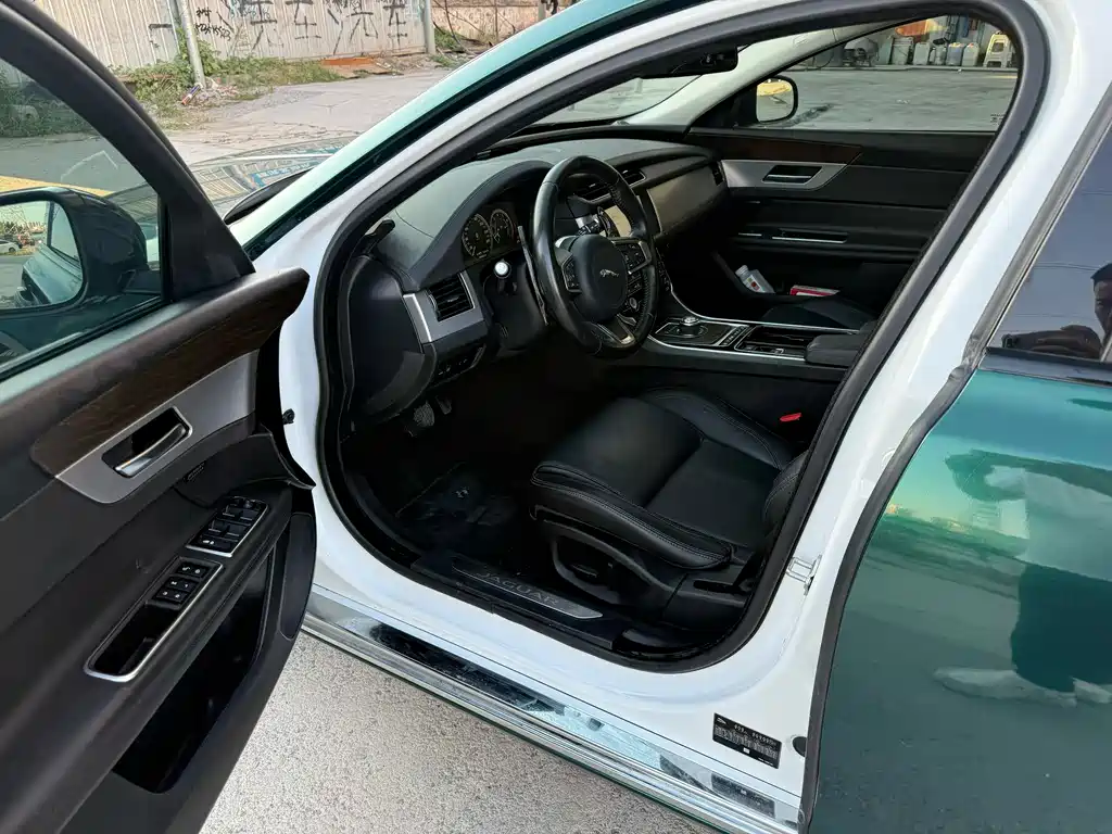 Jaguar XFL — миниатюра 5