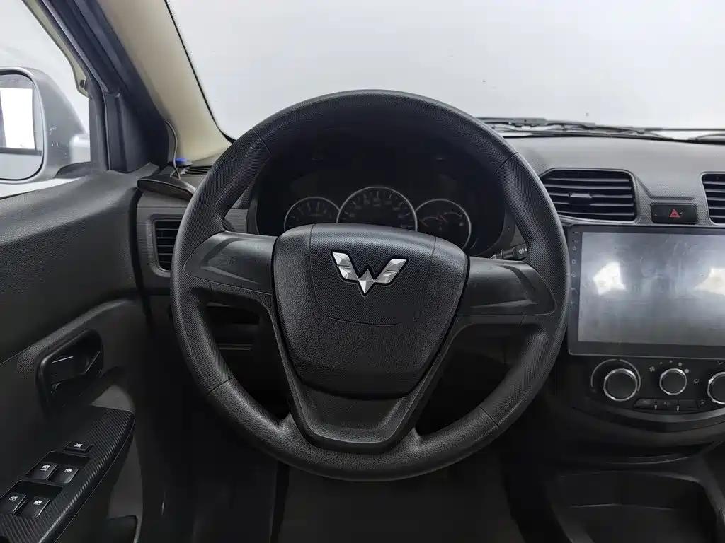Wuling Hongguang — миниатюра 11