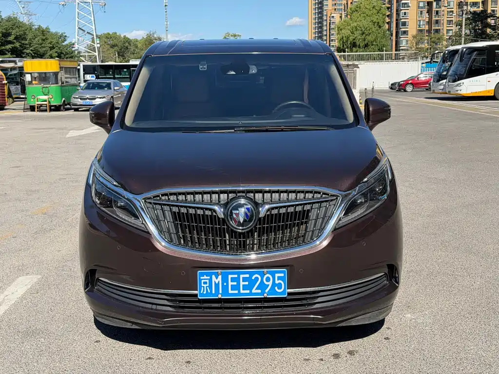 Buick GL8 — миниатюра 2