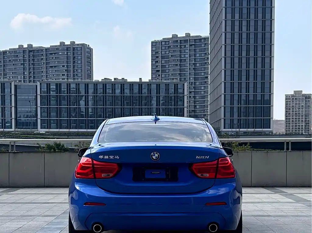 BMW 1 SERIES